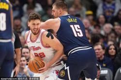 阿爾(ěr)佩伦·申京(jīng)再战约基(jī)奇，火箭加(jiā)时惜败掘金