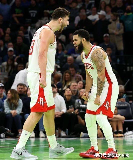 恭喜火箭队!申京回到休斯顿+3位新援亮相球馆,已正式投入训练