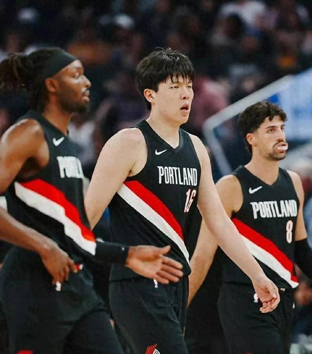 NBA战报:勇士12-123翻盘开拓者!库里16+11