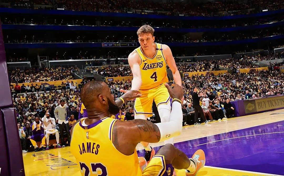 沃尔退役背后:火箭重建背后的“暗战”