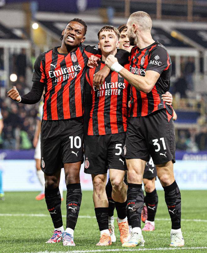 2-0到2-2!萨勒马科尔斯独造2球+空门不进失绝杀,鱼腩逼平AC米兰